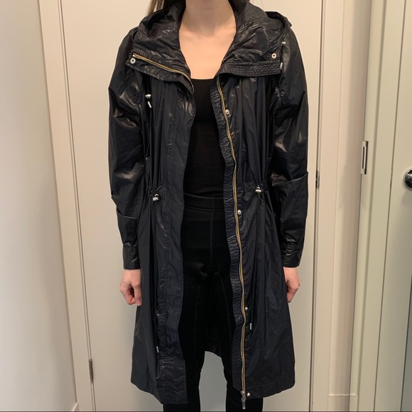 K-Way Lightweight Rain Coat - Picture 4 of 6